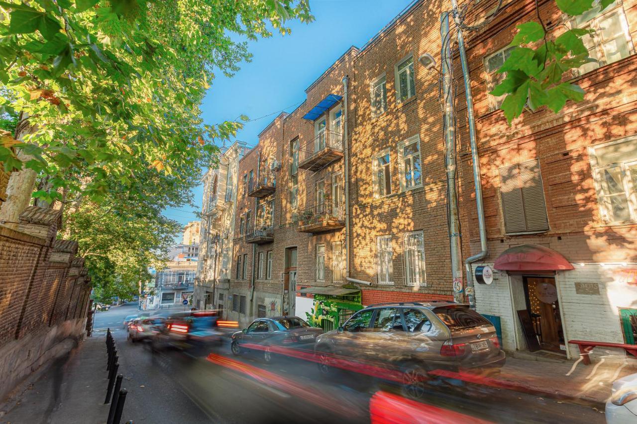Tbilisi Home,View On Gvinis Karkhana Wine Factory Extérieur photo